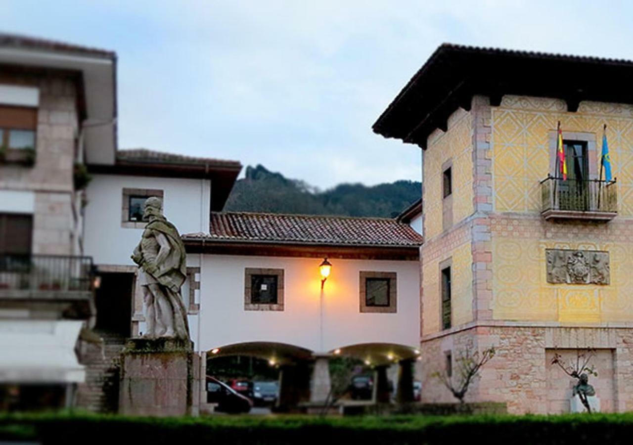 Cangas Plaza Cangas de Onís Exterior foto
